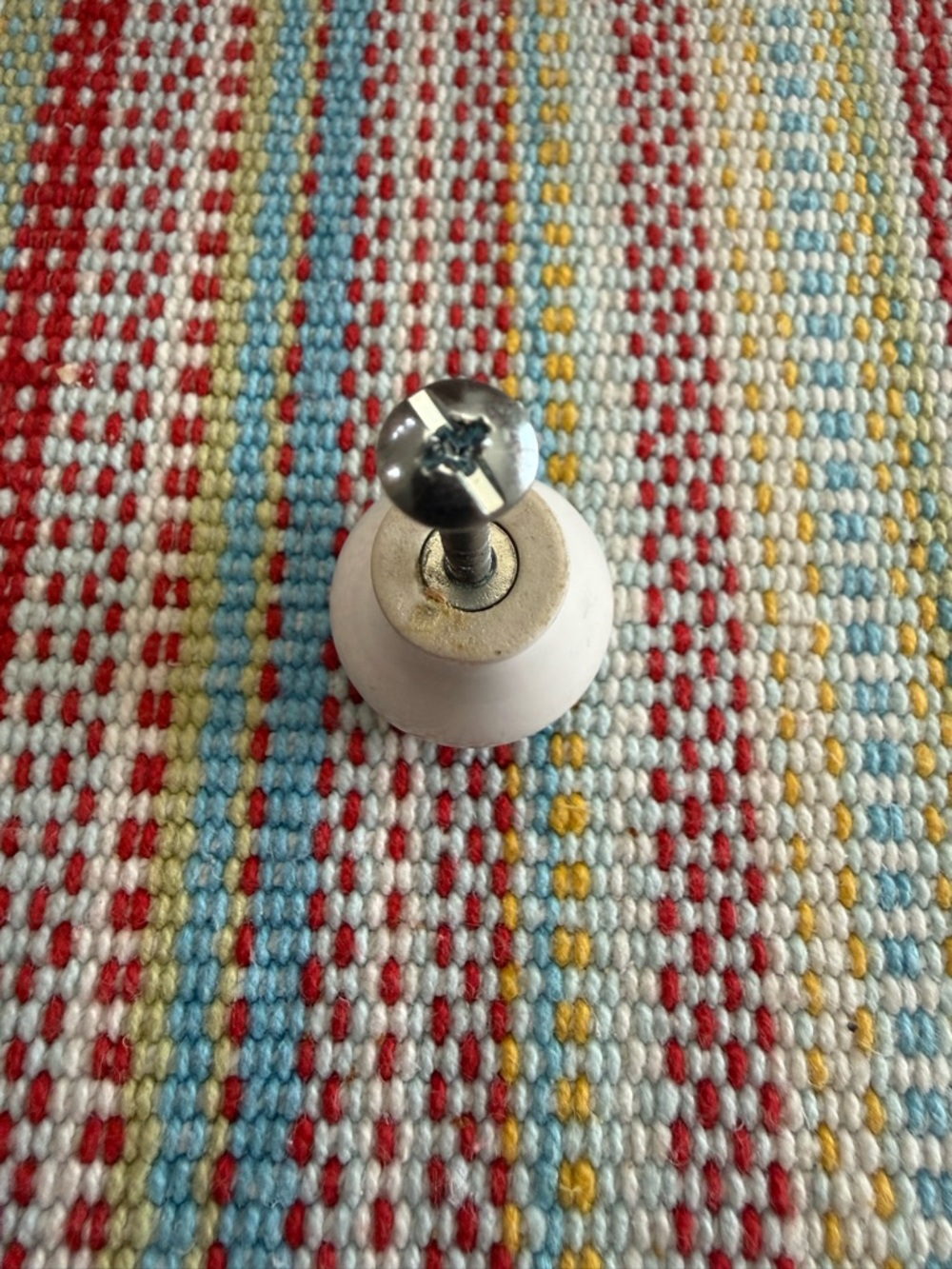 Lot of 34 Vintage 1.5 in White Ceramic Cabinet Knobs - Picture 2 of 8
